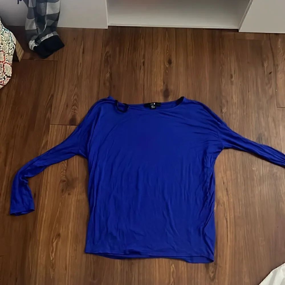NWOT Beautiful Blue Long Sleeve T - Forever 21 Soft Long Sleeve - Size Medium